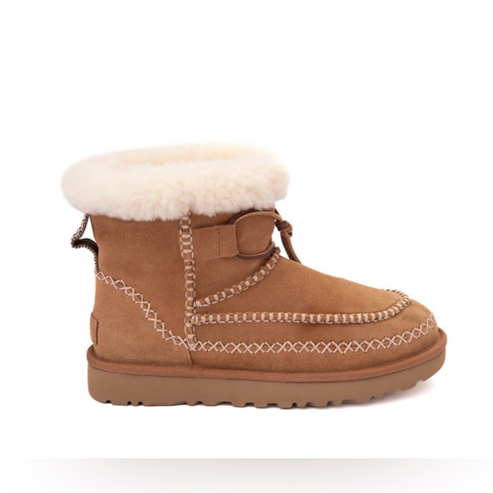 ▪️NIB UGG®Classic Mini Alpine Boot (Women) in Chestnut